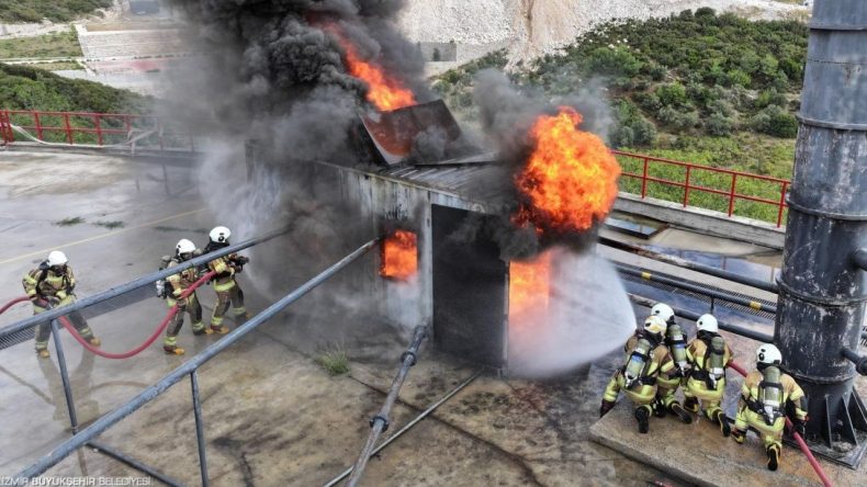 Korkularını Alevlerde Yendiler: İzmir’de Yeni Kahramanlar Yetişiyor