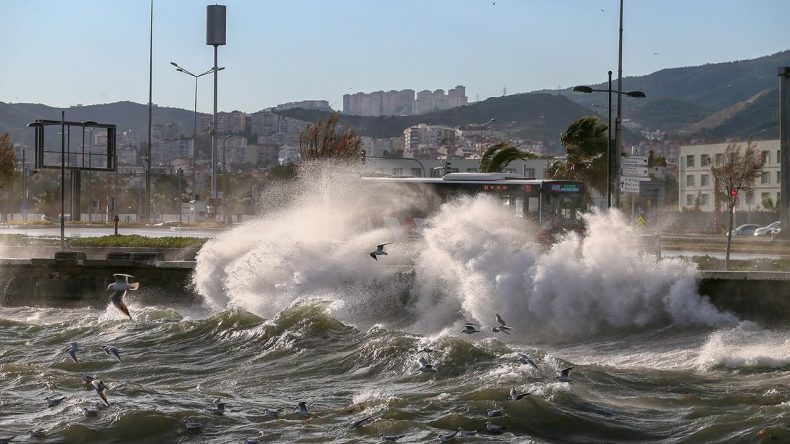 Meteoroloji Uyarısı: İzmir'e Fırtına Geliyor!