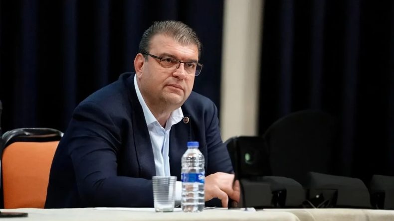 Seferihisar Siyasetinde Gerginlik: Başkan Yetişkin İstifa Edecek mi?