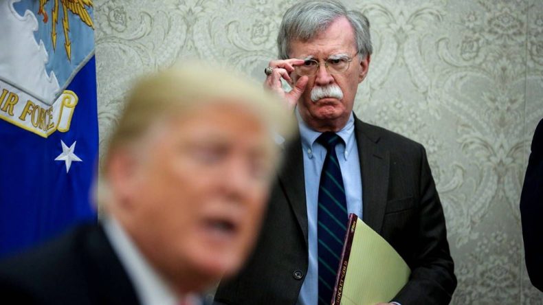 Trump'ın Eski Danışmanına 18 Suçlama