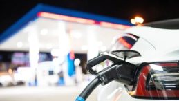 Türkiye'de 600'den Fazla Akaryakıt İstasyonu Bulunan Petrol Devi Satışa Çıkarıldı