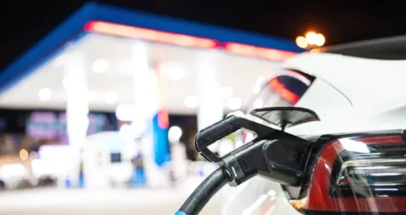 Türkiye'de 600'den Fazla Akaryakıt İstasyonu Bulunan Petrol Devi Satışa Çıkarıldı