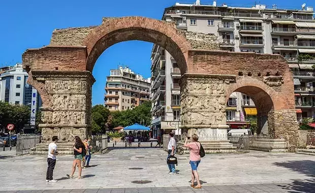 Gidenler İzmir sanıyor: Hem tarihi ile hem güzelliğiyle büyülüyor