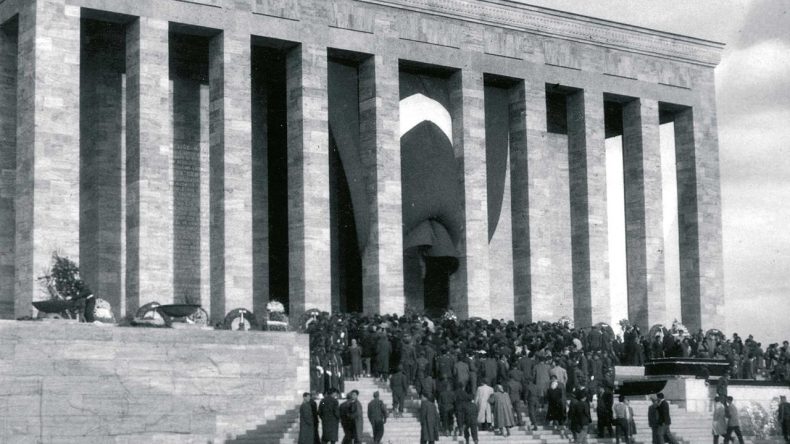 87 Yıl Önceki Tutanak Günümüze Işık Tutuyor: İzmir Milletvekilinin 1938'deki Mesajı