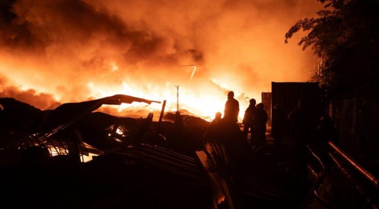 Arjantin'de Şiddetli Patlama: Duman Gökyüzünü Kapladı