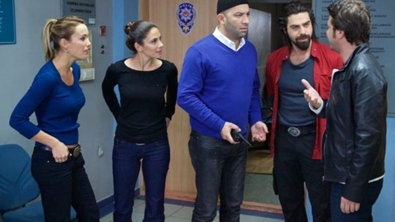 Arka Sokaklar'ın Yıldız İsimlerinden Biri Fenomen Diziye Katıldı