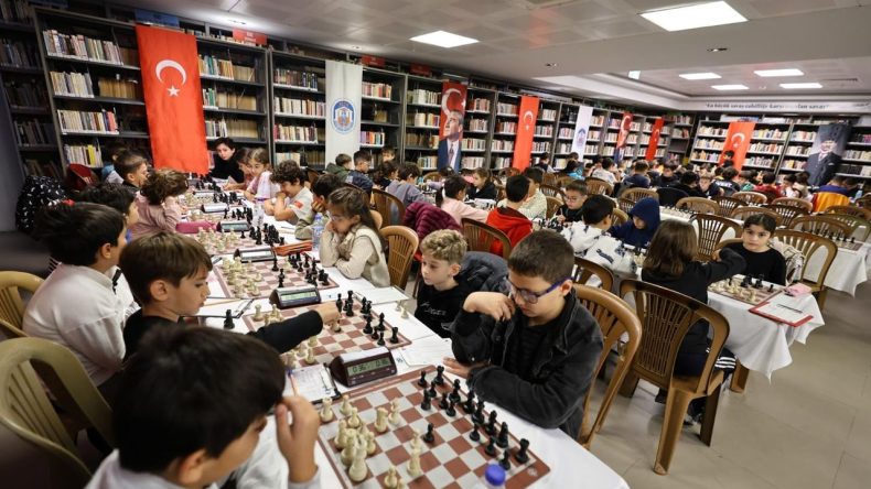 Atatürk, Efes Selçuk'ta Satranç Turnuvasıyla Anıldı