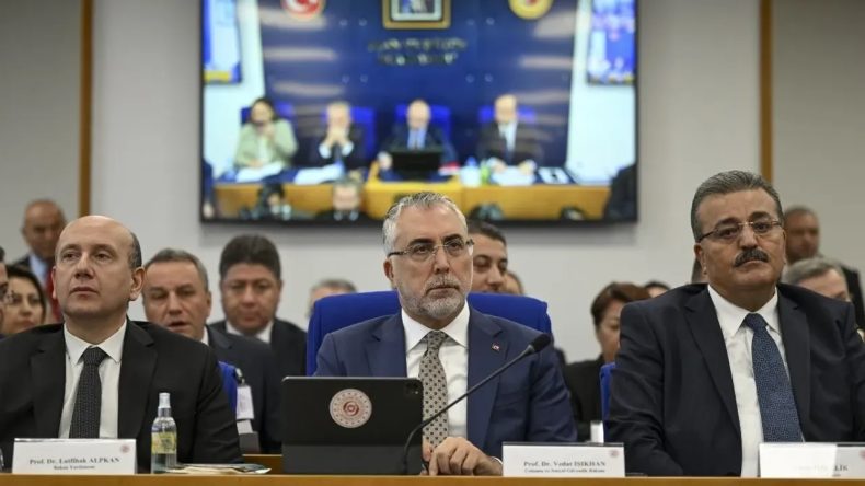 Bakan Işıkhan Borçlu Belediyeleri Açıkladı: İzBB Birinci Sıradaki Yerini Korudu!