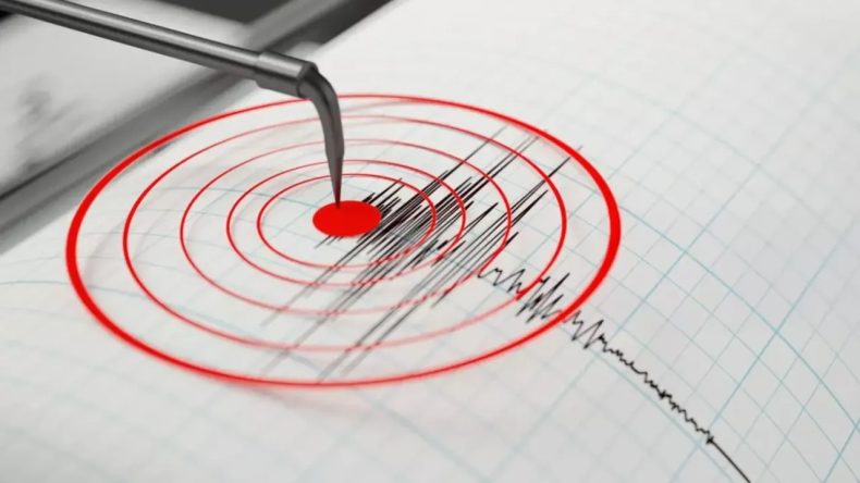 Balıkesir'de Deprem: İzmir'de de Hissedildi