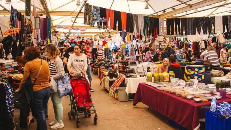 Belediye ve Pazarcılar Anlaştı: Bostanlı Pazarı Yeniden Kuruluyor