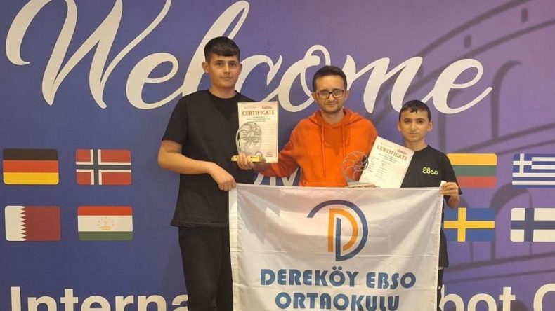 Bergamalı Öğrenciler İtalya'da Çifte Gurur Yaşadı