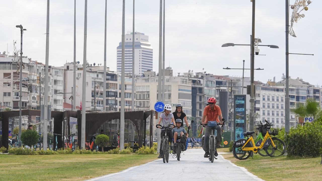 Bisikletle Dünya Turuna Çıkan Fransız Ailenin Durağı İzmir Oldu (3)
