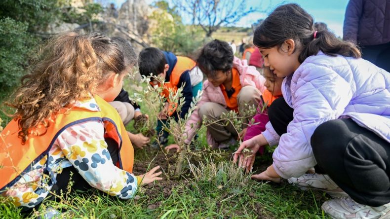 Bornova’da Minikler Doğaya Can Verdi