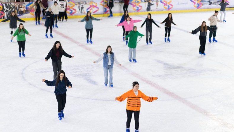 Buz Pateni Severler Üzerine! İzmir'de Ücretsiz Kurslar Başlıyor
