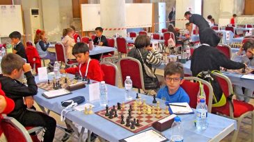 Çeşme’de Cumhuriyetin Değerleri Satrançta Hayat Buldu