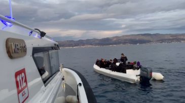 Çeşme’de Umut Yolculuğu Yarım Kaldı: 7’si Çocuk 24 Göçmen Kurtarıldı