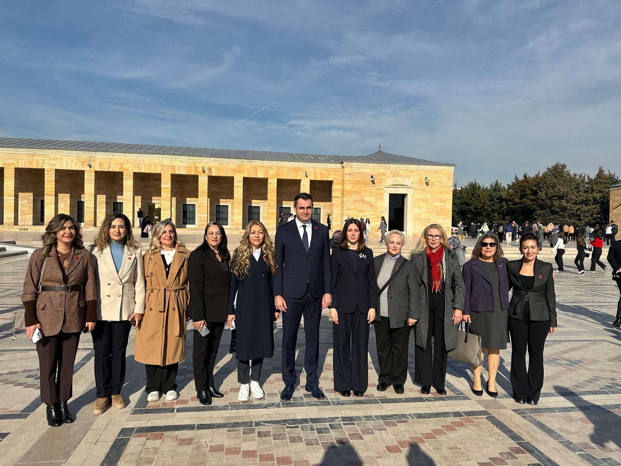 CHP İzmir Örgütü Anıtkabir'de