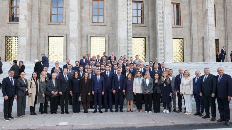 CHP İzmir'den Özel'e ziyaret: En büyük desteği İzmir verecek