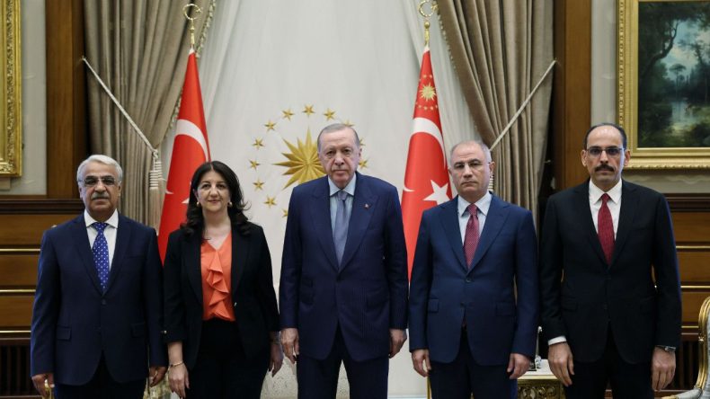 Dikkat Çeken Araştırma: İzmirliler Terörsüz Türkiye Sürecinde İkiye Bölündü