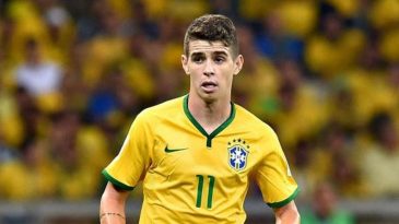 D&uuml;nyaca &Uuml;nl&uuml; Futbolcu Hastaneye Kaldırıldı