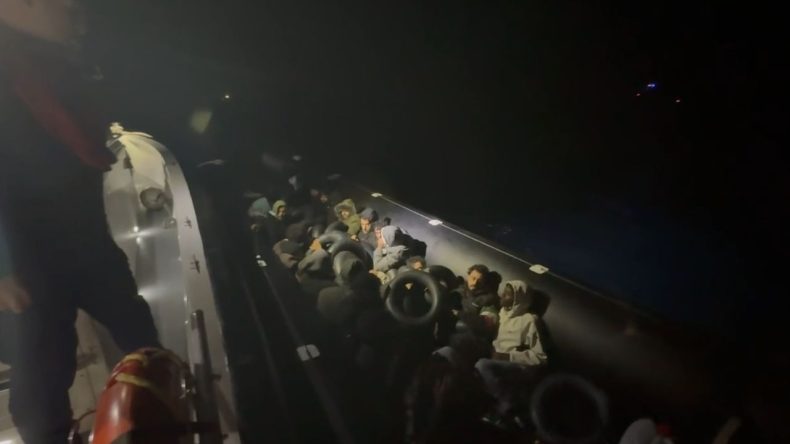 Ege Denizi’nde Umut Operasyonu: 70 Göçmen Kurtarıldı!