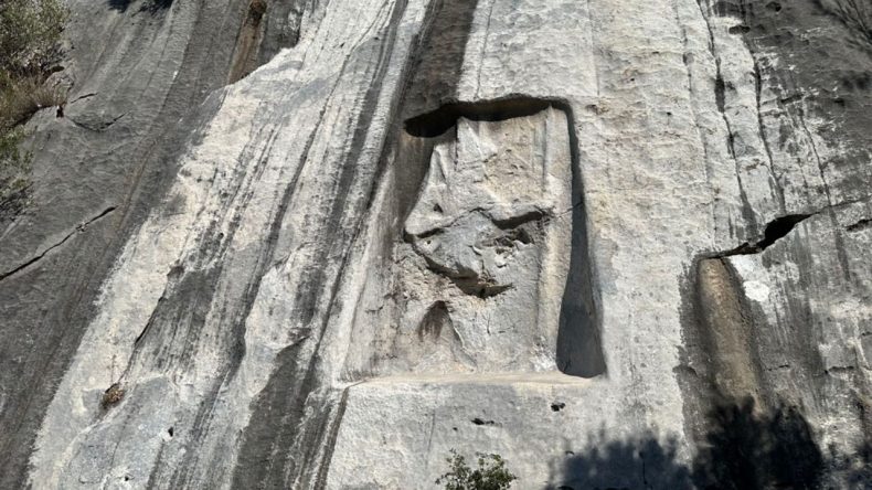 Ege'nin Tarihi Hazinesi: Üç Bin Yıllık Karabel Kaya Kabartması