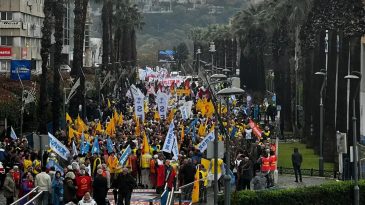 Ge&ccedil;inemeyenler İzmir&rsquo;den haykırdı: Sarayın b&uuml;t&ccedil;esine karşı halkın b&uuml;t&ccedil;esini istiyoruz