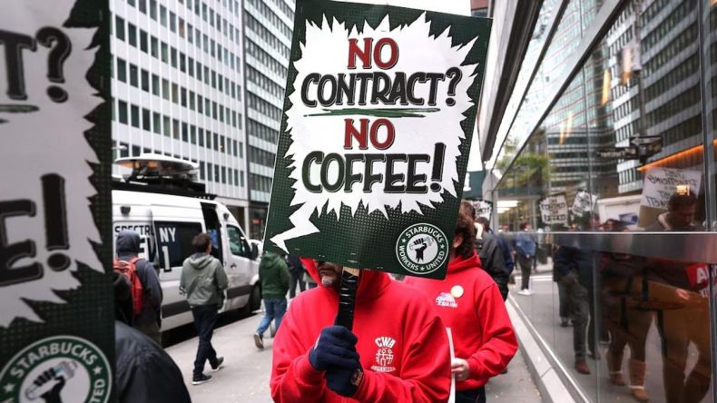 Hakları için sokaktalar: Starbucks’ta süresiz grev!
