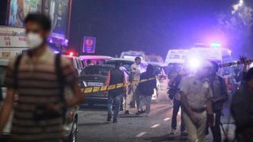 Hindistan'da patlama: 8 &ouml;l&uuml;