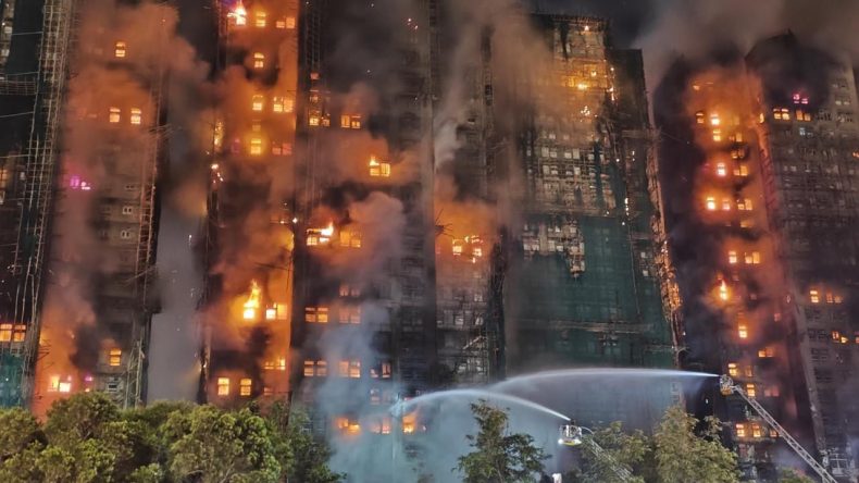 Hong Kong'da dev sitede çıkan yangında bilanço ağırlaşıyor