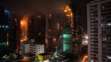 Hong Kong’da 75 Kişiyi Hayatından Eden Gökdelen Yangınında Son Gelişmeler