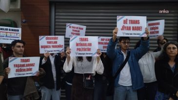 İzmir Barosu'ndan Nefret Su&ccedil;u Mağduru Transları Anma G&uuml;n&uuml;&rsquo;nde Bayrak Gerilimi