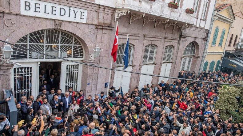 İzmir Büyükşehir Belediyesi İşten Çıkarılan İşçilerden Dayanışma Çağrısı