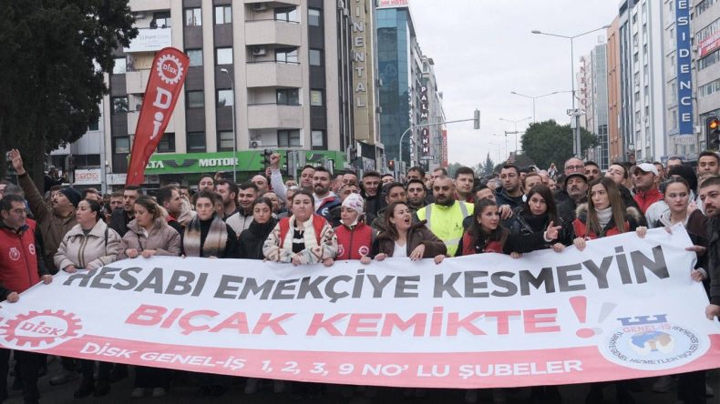İzmir Büyükşehir'de İşçi Eylemi: Binlerce Çalışan Sokaklarda!