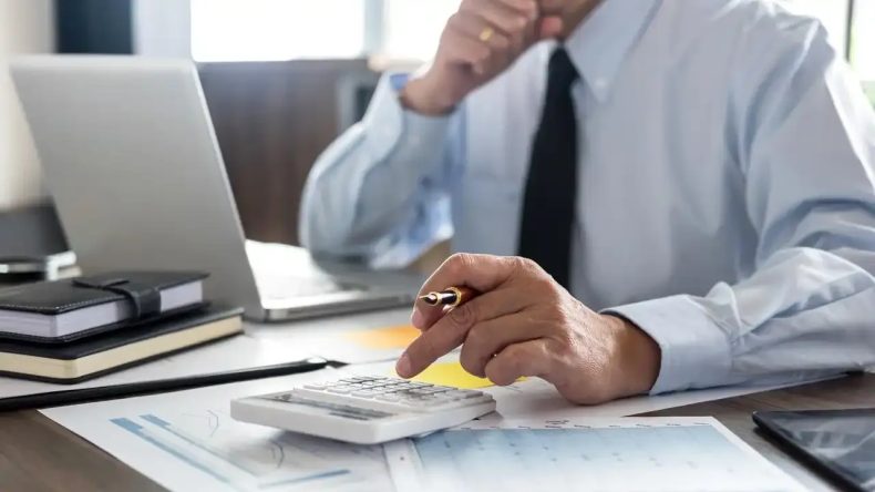 İzmir İl Sağlık Müdürlüğü'nde Yemek Sorunu: Çalışanlar Çay ve Simitle Geçiniyor