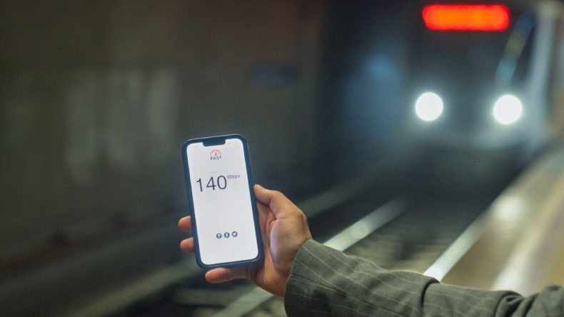 İzmir Metrosu’nda Çekmeyen Telefon Dönemi Sona Erdi: Kesintisiz İletişim Zamanı