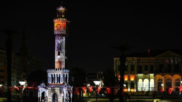 İzmir Saat Kulesi’ne muhteşem ışıklandırma
