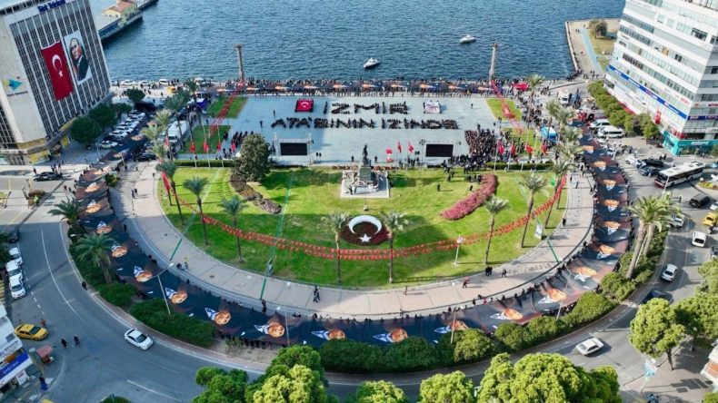 İzmir'de 10 Kasım Etkinlikleri: Saat Saat Program