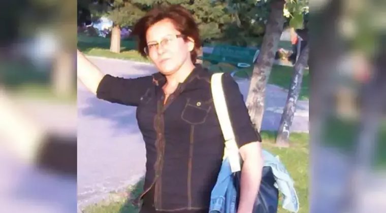 İzmir'de 30 kedisi ile birlikte yaşamını yitiren Şule Çörekçi son yolculuğuna uğurlandı