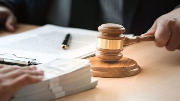 İzmir'de Cinayet Davası: Kocasını Kızının Nişanlısına Öldürttiği İddia Edilen Kadın Mahkemede