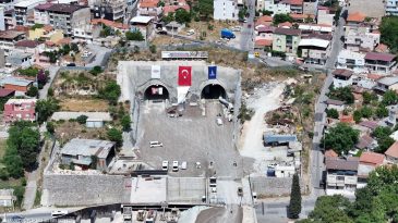 İzmir'de Tünel İnşaatı Evleri Çatlatıyor: Mahalle Sakinleri Çözüm Bekliyor!