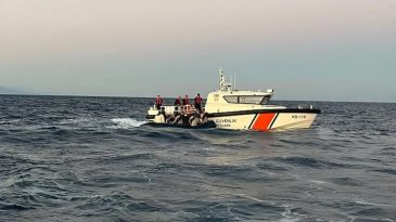 İzmir'de Umut Dolu Operasyon: 7'si &Ccedil;ocuk Olmak &Uuml;zere &Ccedil;ok Sayıda G&ouml;&ccedil;men Kurtarıldı