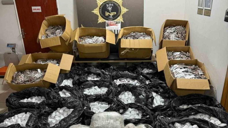 İzmir'de Uyuşturucu Operasyonu: 974 Hap Ele Geçirildi