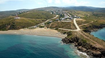 İzmir&rsquo;in Doğayla İ&ccedil; İ&ccedil;e, Bozulmamış Bir K&ouml;y&uuml;: Denize Sıfır Olmasına Rağmen Sadece Y&uuml;zlerce Kişi Yaşıyor