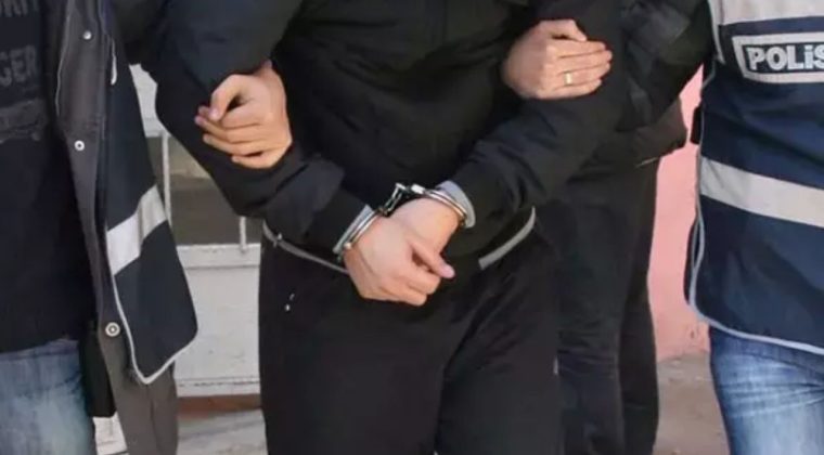 İzmir’in Merkezinde Polisin Peşinde: 16 Yıl Hapis Cezası Olan Firari Yakalandı