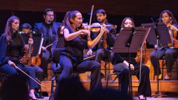 İzmir’de Atatürk, Dokuzu Beş Geçe Konseriyle Anıldı