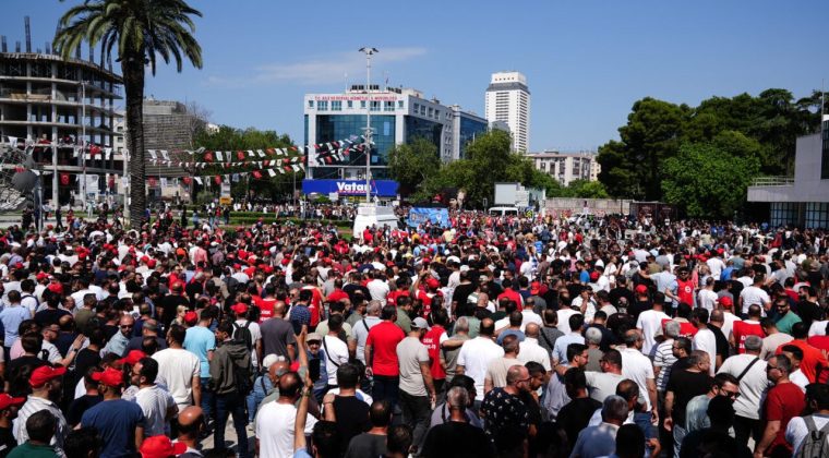 İzmir’de İşçilerden Büyükşehir’e Yeni Bir Promosyon Çağrısı!