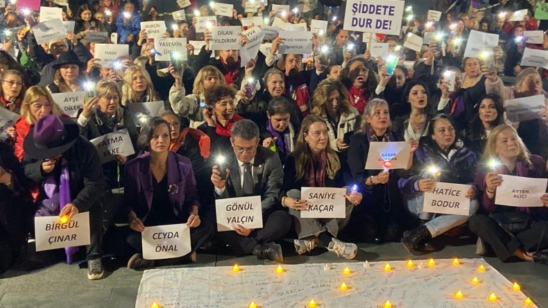 İzmir’de CHP'li Kadınlardan 25 Kasım Yürüyüşü: Katledilen Kadınların Hesabı Sorulana Kadar Mücadele Sürecek
