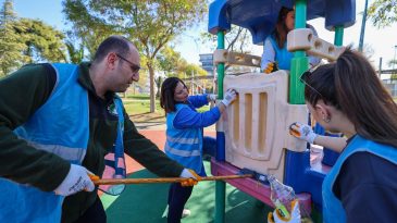 İzmir’de Gönüllüler Temizlik Etkinliği Düzenledi
