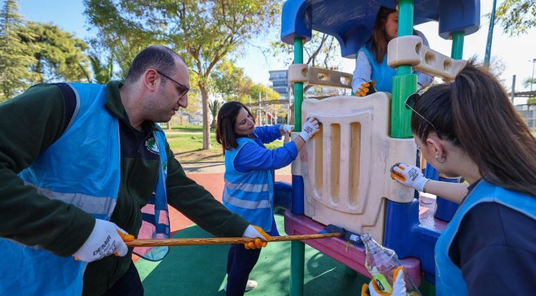 İzmir’de Gönüllüler Temizlik Etkinliği Düzenledi